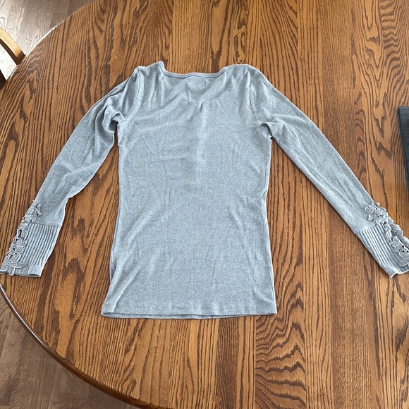 Hollister Size M snug long sleeve with beautiful sleeve detail lightly worn - Picture 2 of 5